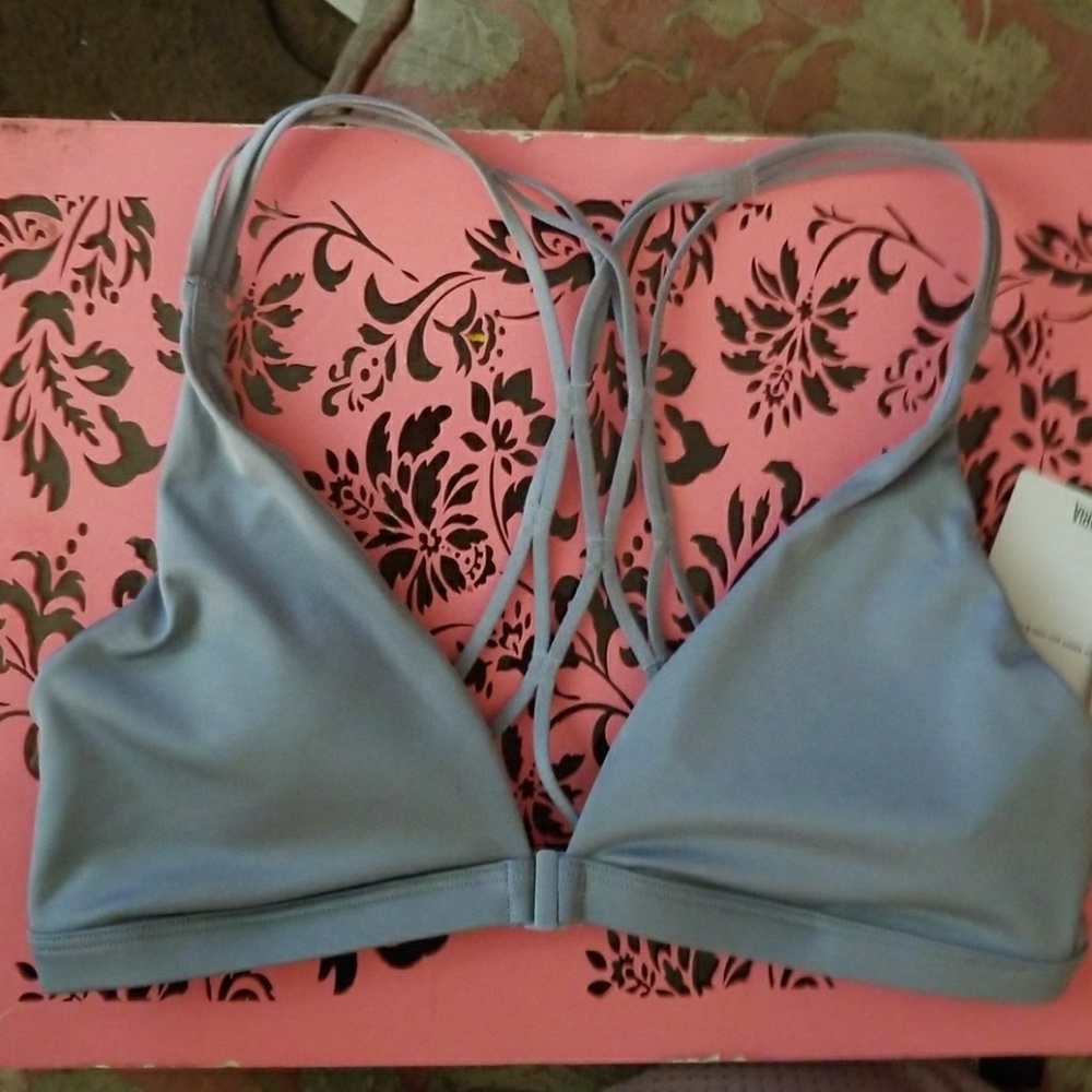 Victoria sport detailed back sport bra size medium